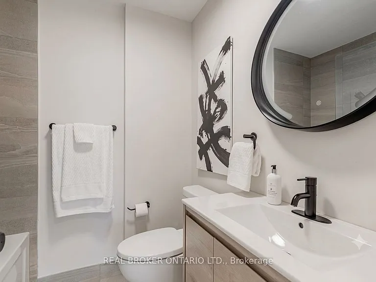 25 Newlin Cres #UPPER — Photo 8