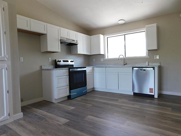 3rd image of 566 1/2 Garfield Dr APT C