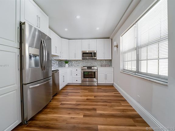3rd image of 3499 Oaks Way APT 202