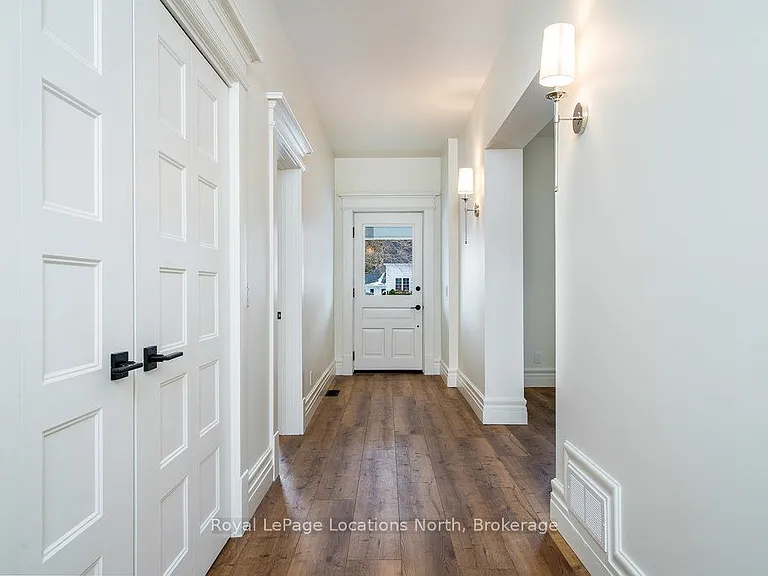 20 Alice St E #1 — Photo 16