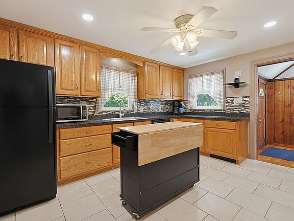 5th image of 156 Hampton St