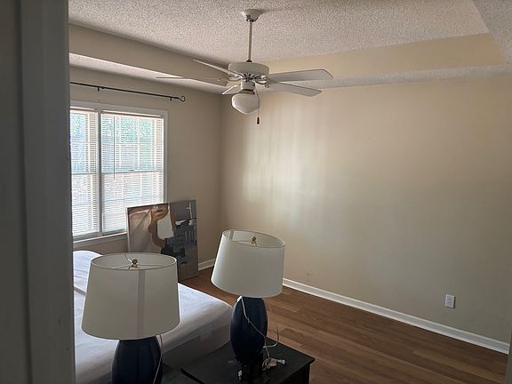 5th image of 132 Sterling Dr
