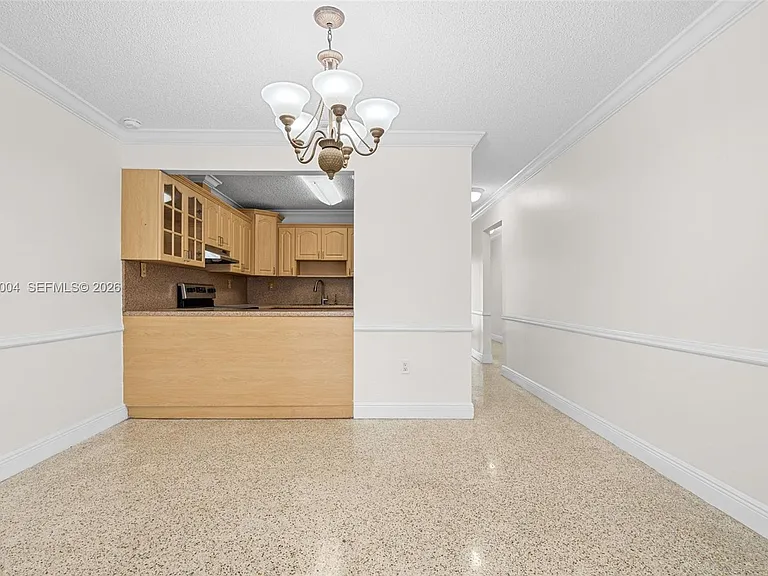 1333 W 37th St — Photo 14