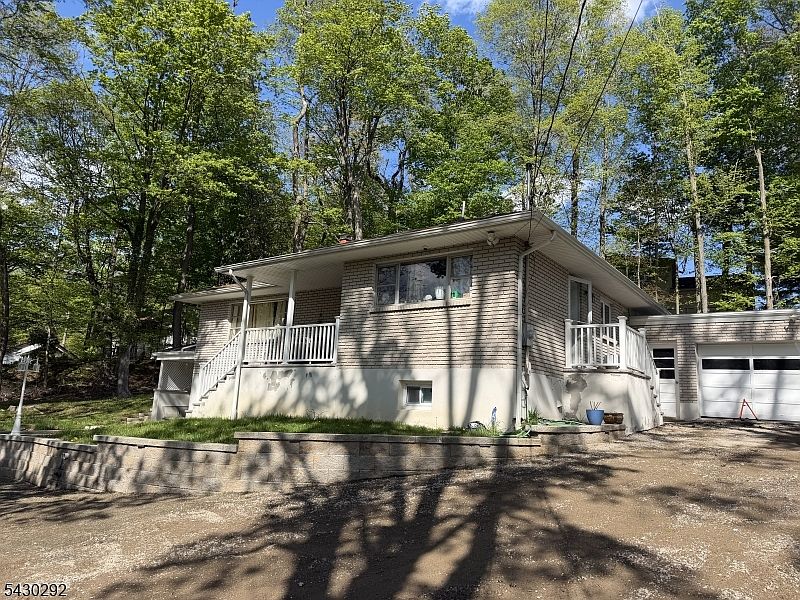 1st image of 775 Tabor Rd