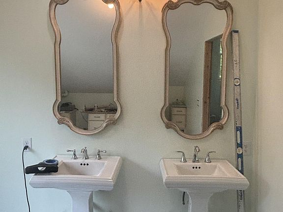 Master bathroom with garden tub.
More pictures coming!