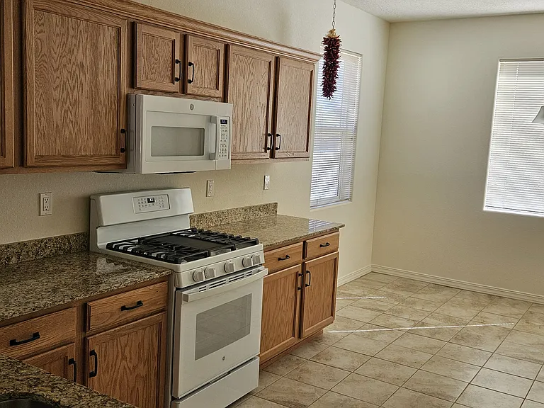 4070 Red River Rd SW — Photo 3