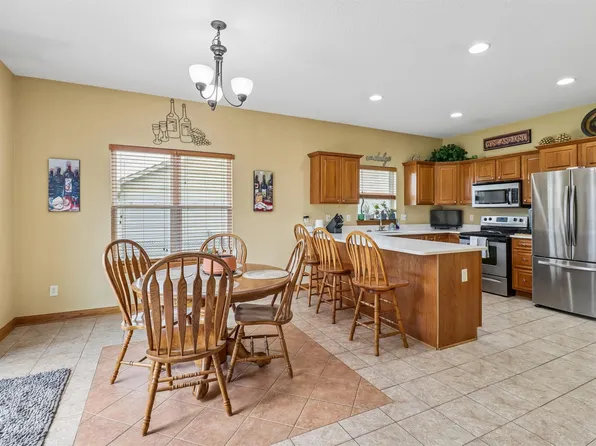 1716 NW Gabus Dr, Grimes, IA 50111