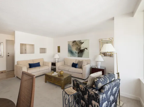 1480 Duchess Ave #903, West Vancouver, BC V7T 2W2