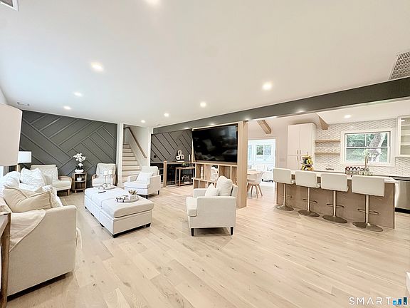3rd image of 33 Manor Drive