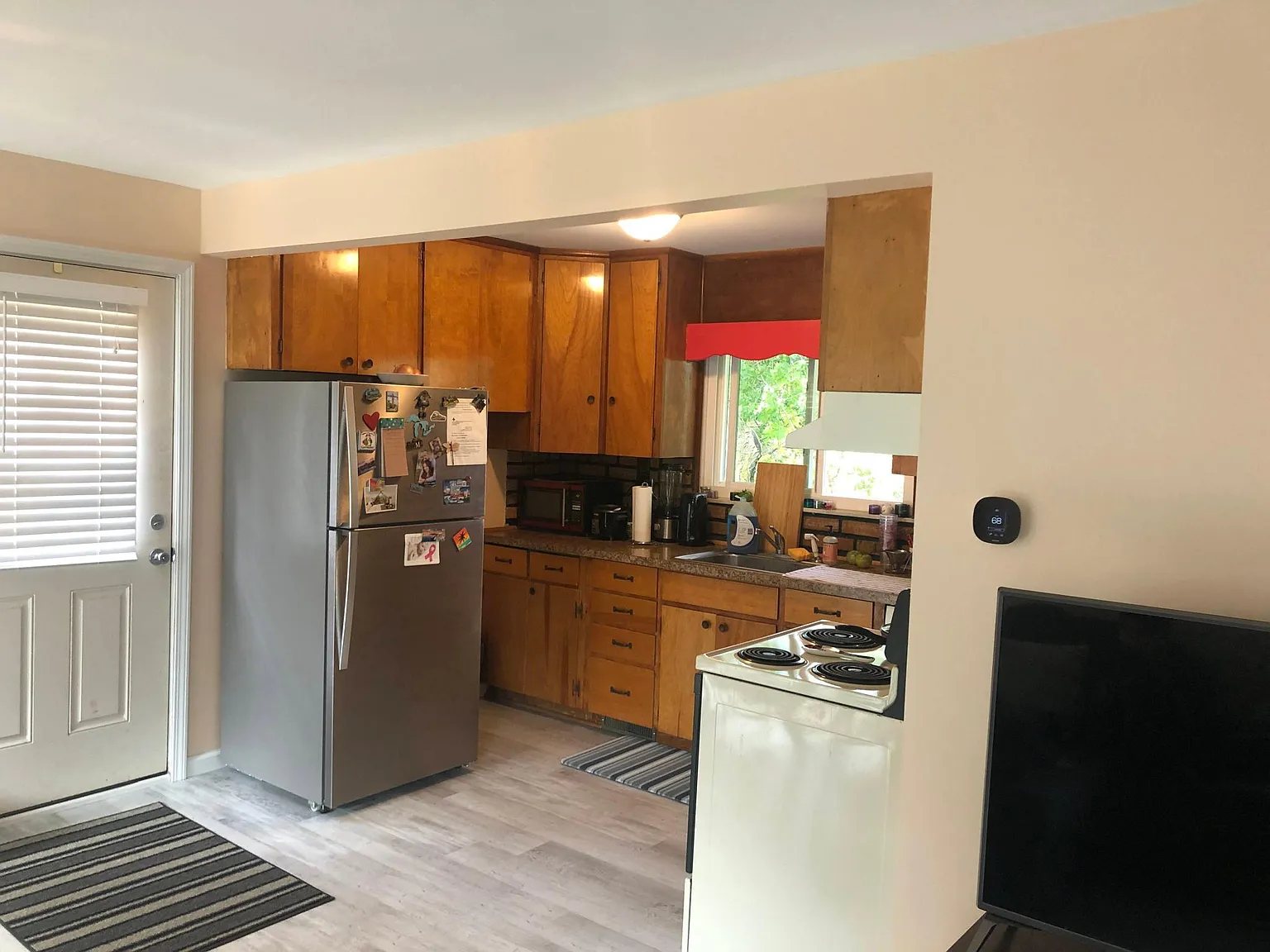 33 Burton Ave — Photo 2