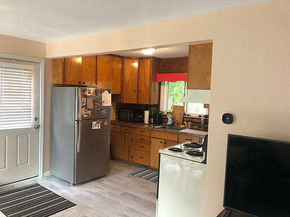 2nd image of 33 Burton Ave