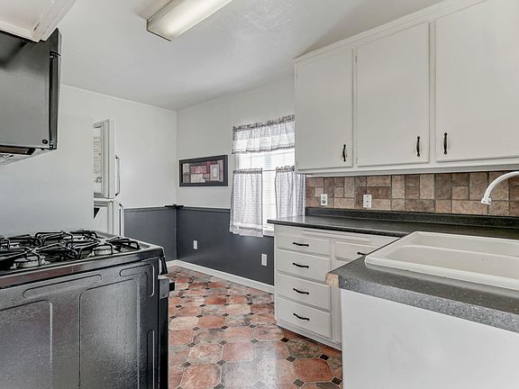 3rd image of 4160 Chico St