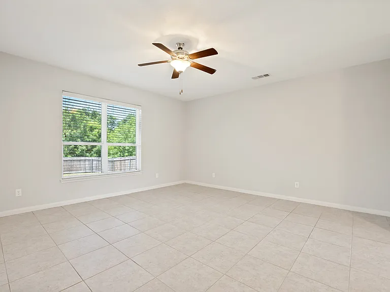 1608 Persimmon Dr — Photo 6