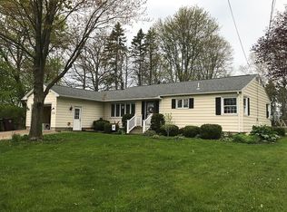 7138 Combs Dr, Hamburg, NY 14075