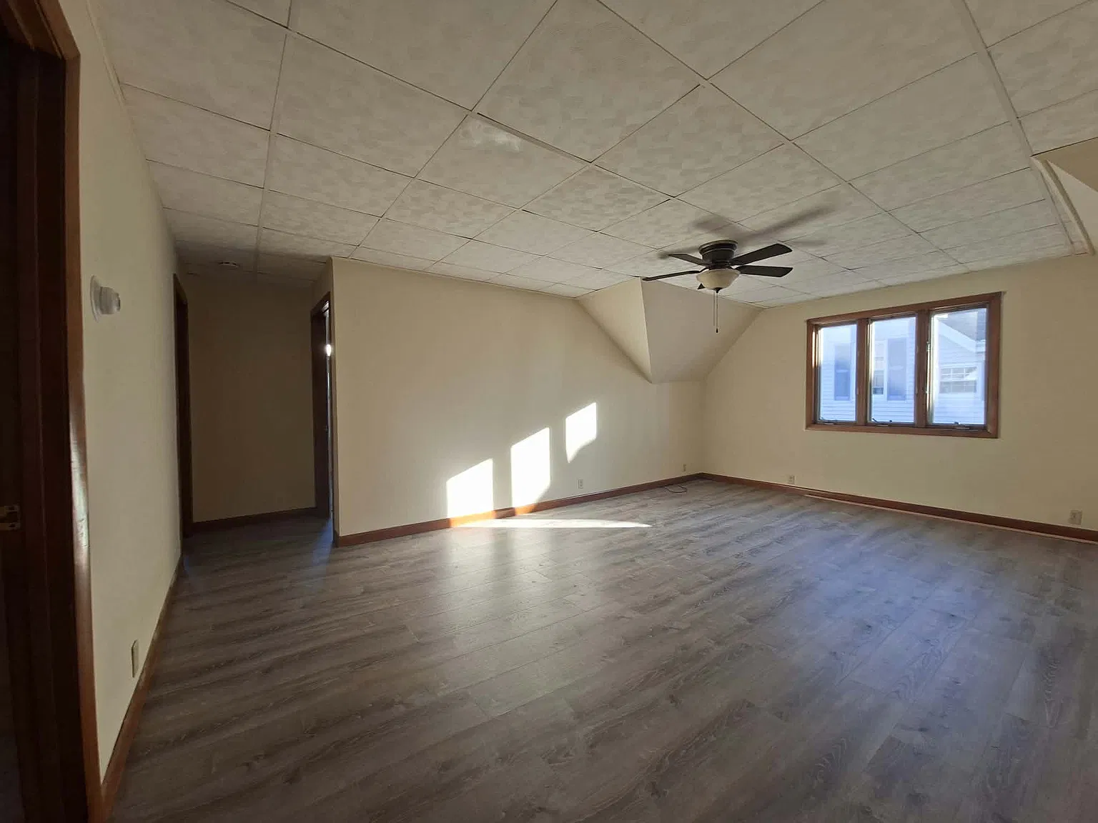 2 bed, 1070 sqft, $1,700 — Photo 3