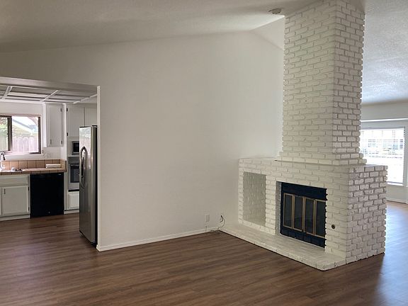 4th image of 1108 Sandringham Way