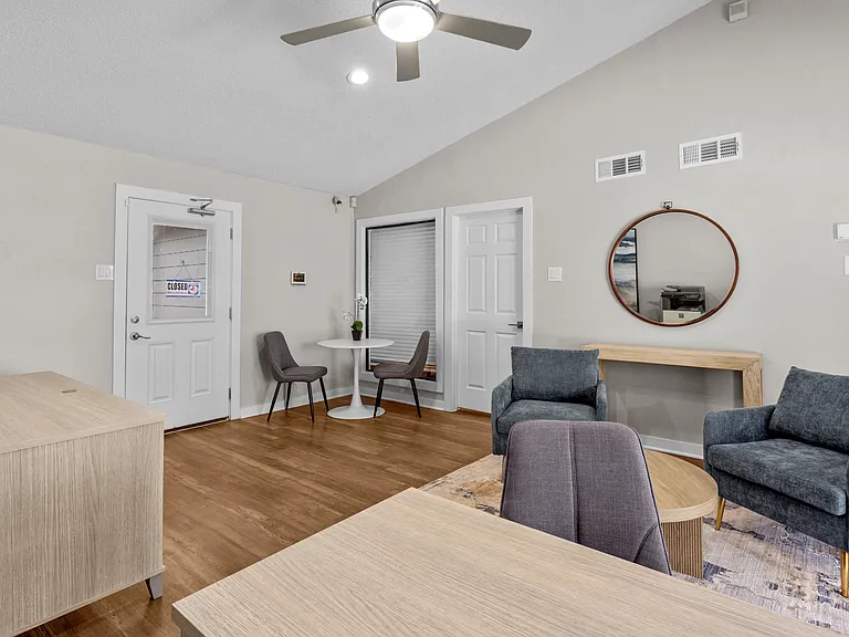 Harwell Apartments — Photo 10