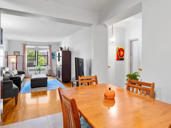 9040 Fort Hamiltn Parkway image 4 of 10