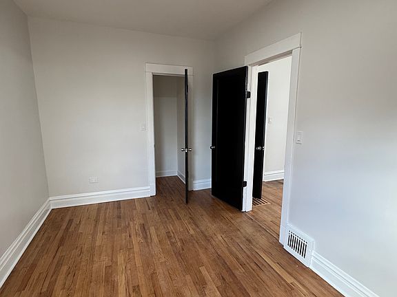 4th image of 3516 W Evergreen Ave #1