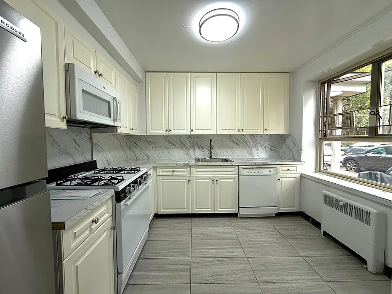 67-04 197th St #1 — Photo 3