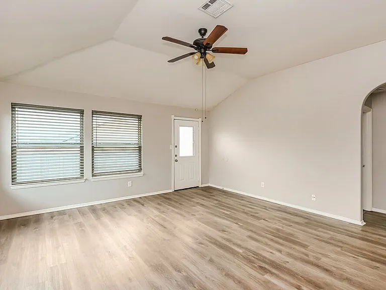 9324 Cynthia Ct — Photo 3