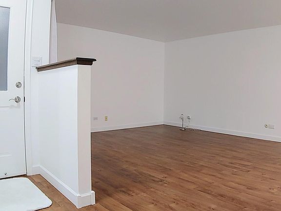 5th image of 1026 Shannock Ln