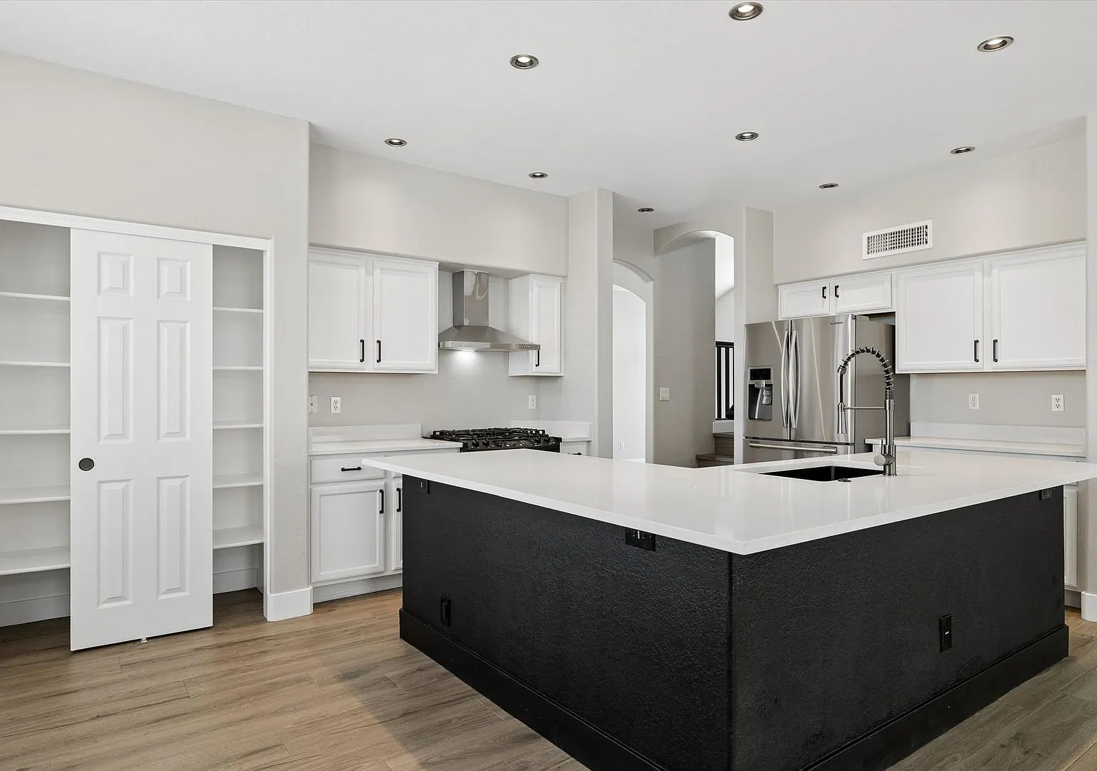 Tatum Highlands absolute beaty ready now 4 bedroom, 3 full bathroom, Bedroom and bathroom on 1st ... — Photo 1