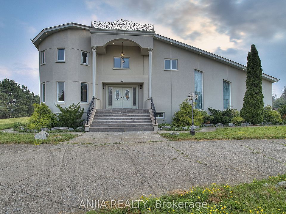 1st image of 44 Bellini Ave