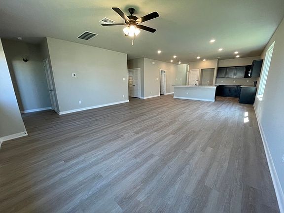 5th image of 193 Hugh Dr