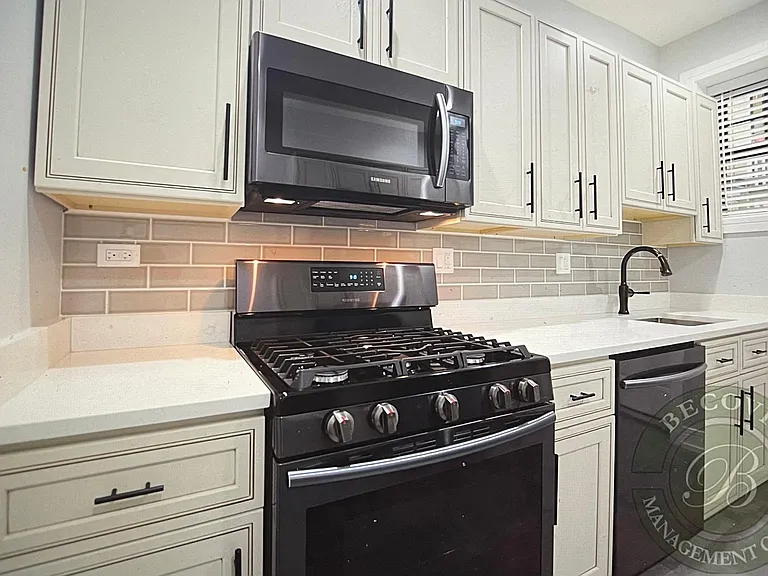 6103 N Winthrop Ave #2 — Photo 6
