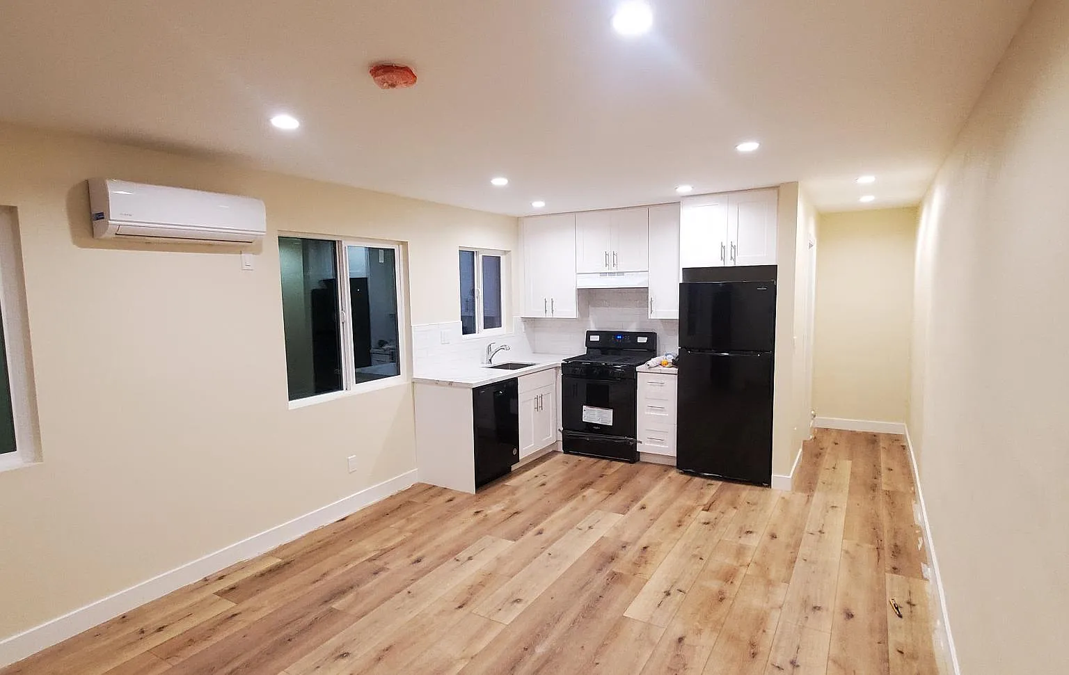 Studio, 360 sqft, $1,600 — Photo 3