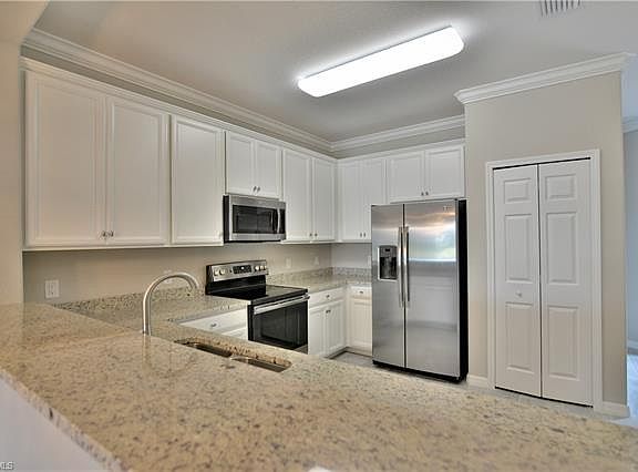 5th image of 1422 Oceania Dr S