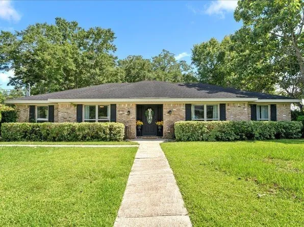 154 Country Club Dr, Daphne, AL 36526
