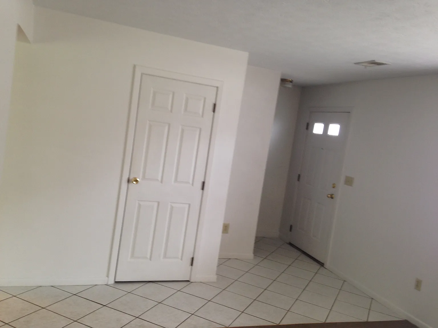 2 bed, 1.5 bath, 1200 sqft, $1,295 — Photo 3