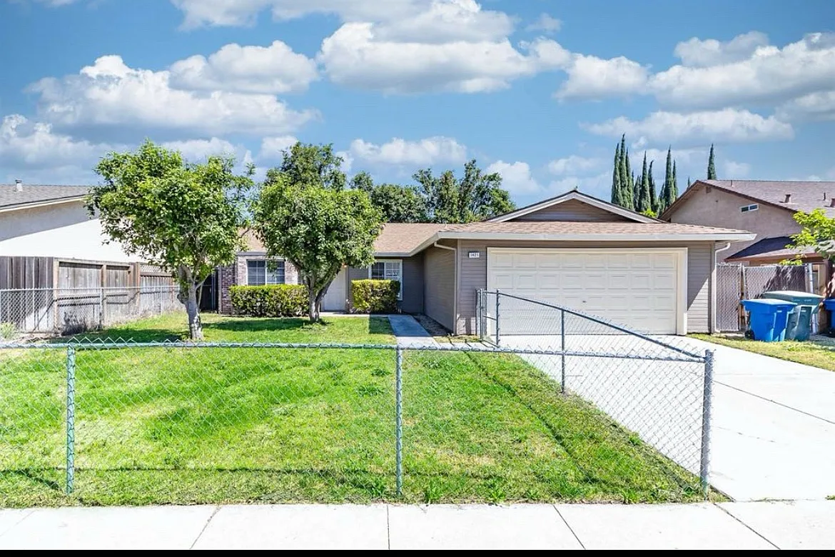 1421 Amanda Dr photo 1
