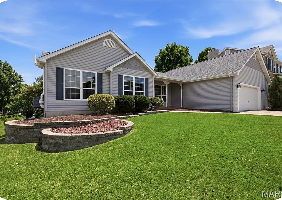 1st image of 831 Glencorse Dr