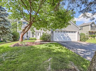 950 Ridgewood Dr, Cary, IL 60013