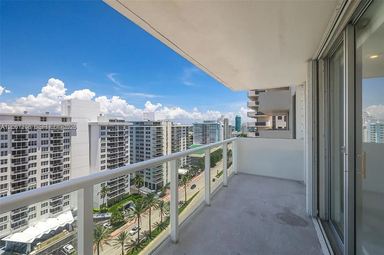 Arlen Beach Condo — Photo 2