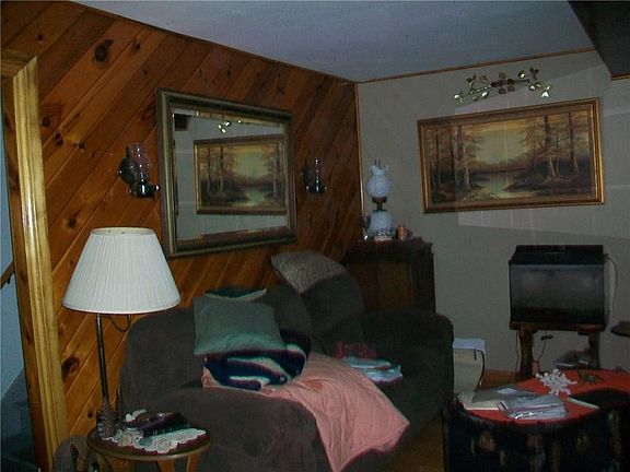 5th image of 10406 Maple Ave