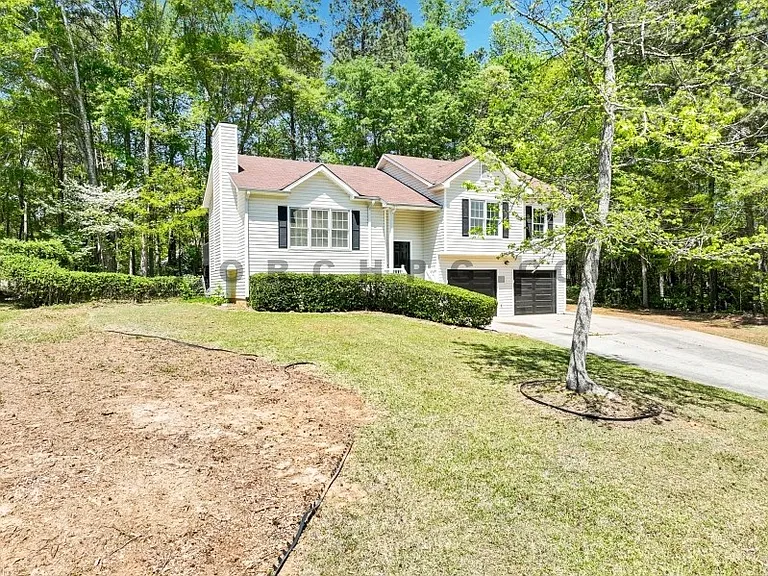223 Sterling Trl — Photo 3