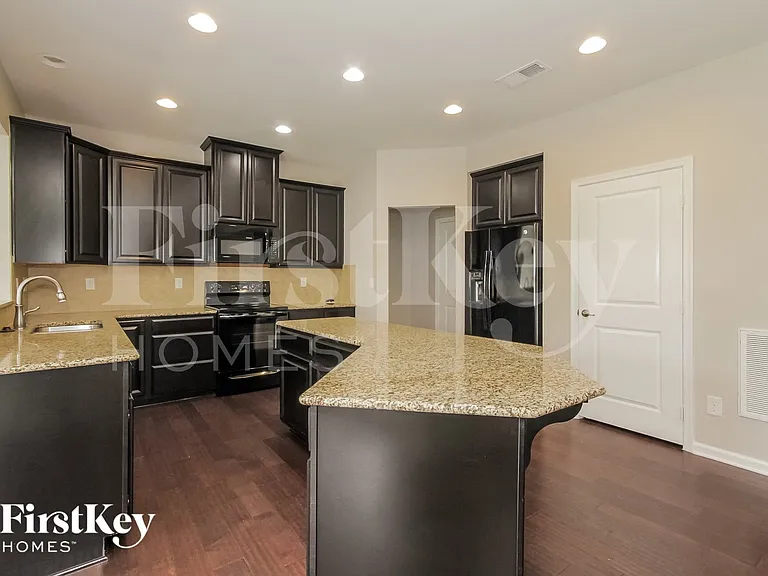 124 Alborn Dr — Photo 7