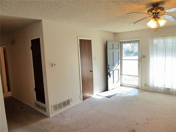 5th image of 818 Dogwood Dr