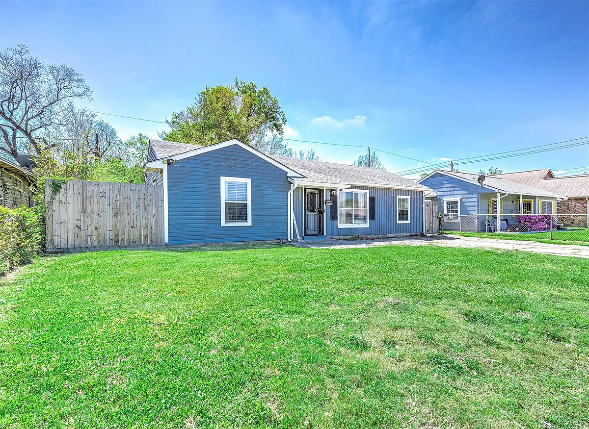 Building Photo - 3910 Luca St #R1