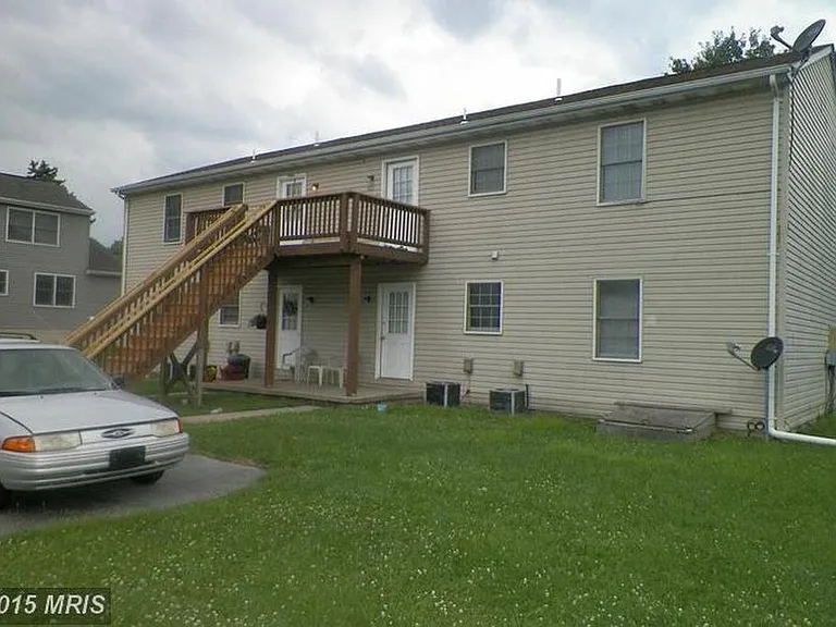 413 N Western Ave — Photo 4