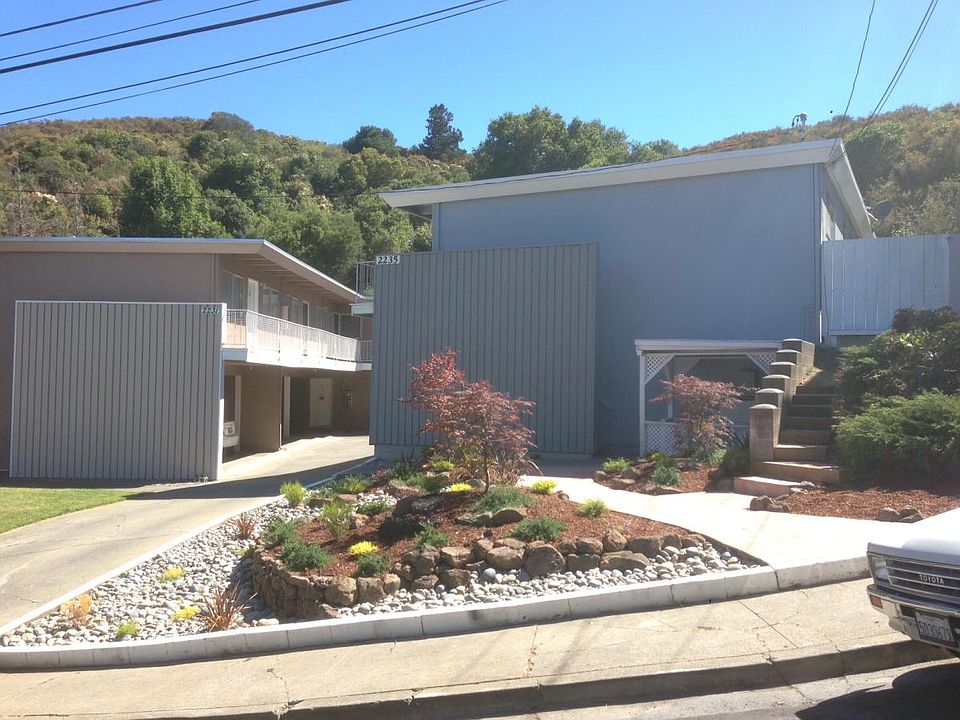 2nd image of 2235 Village Ct APT 3