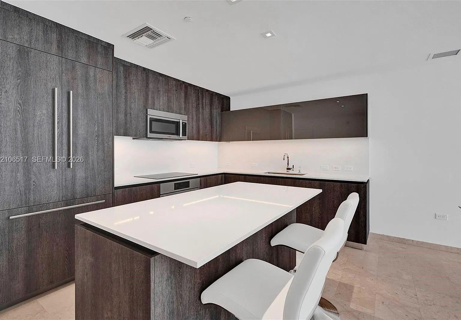 Rise Condo — Photo 2