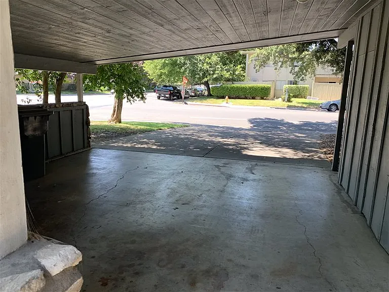 707 Hawthorne Ln — Photo 14
