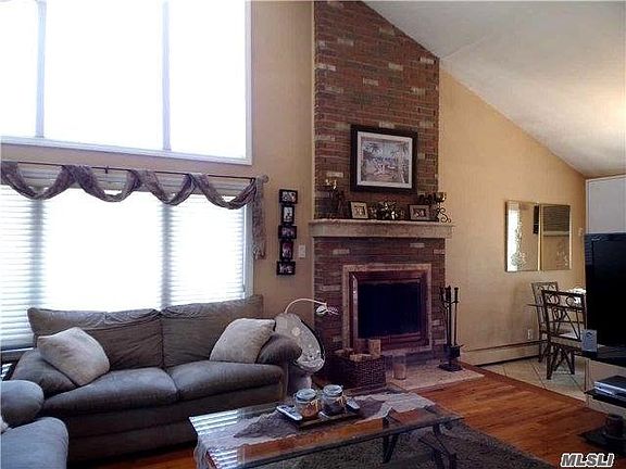 5th image of 230 Franklin St