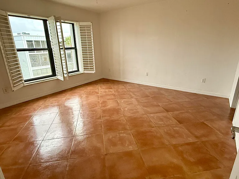 896 N Federal Hwy #325 — Photo 9