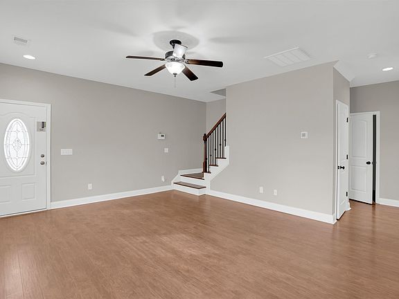 4th image of 324 Emanuel Creek Dr